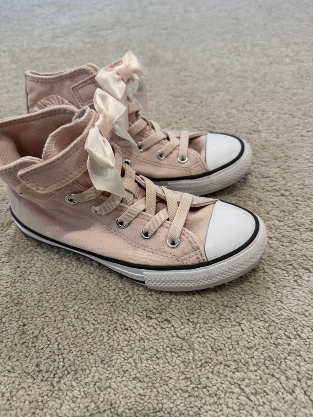 Kids Converse Pink Sneakers with pink bow. Used. Size 1Y - Picture 5 of 5